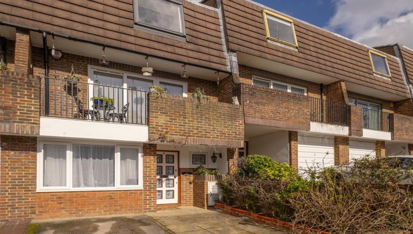 Heights Close, West Wimbledon, SW20