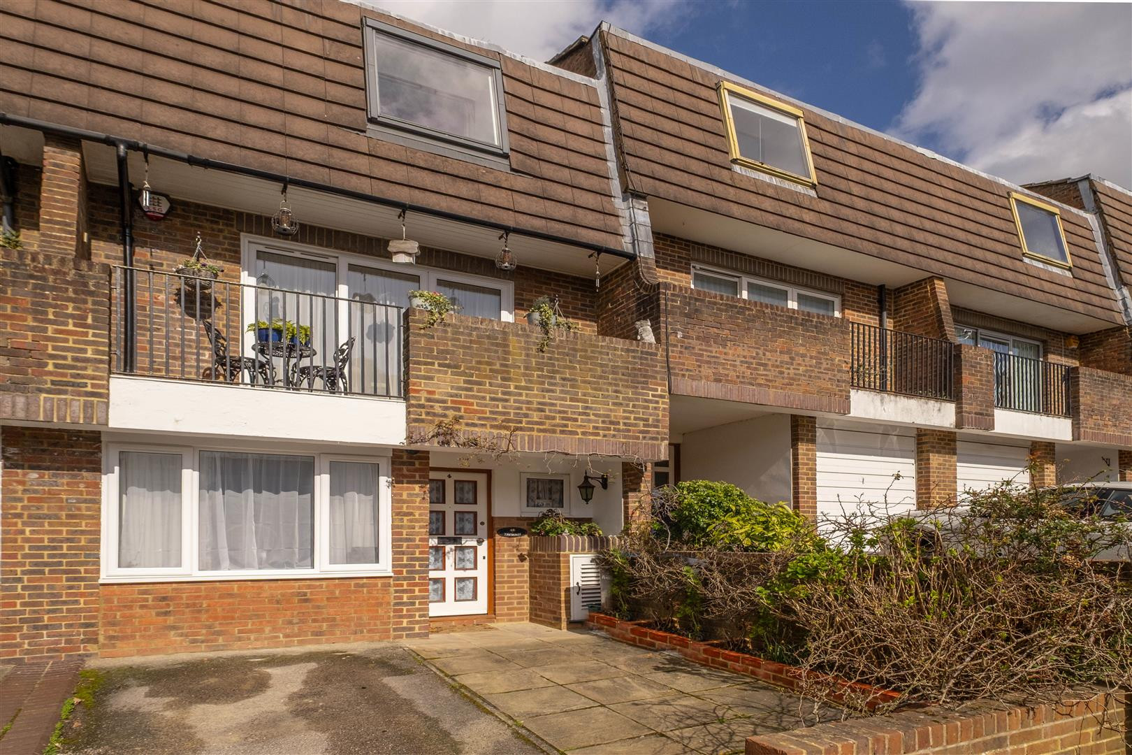 Heights Close | 34680120