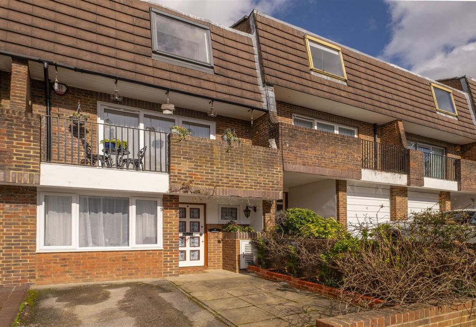 Heights Close, West Wimbledon, SW20