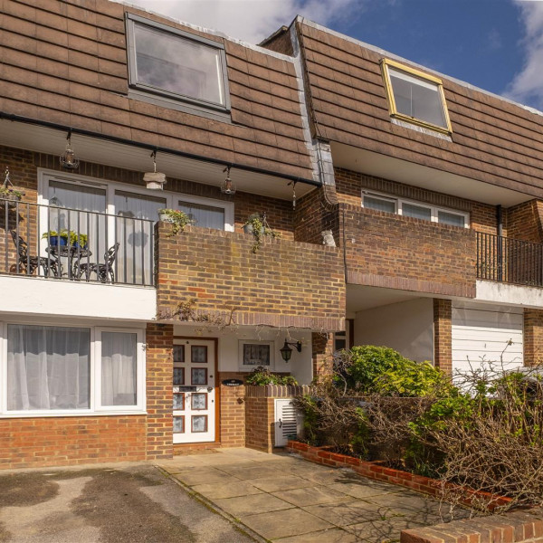 Heights Close