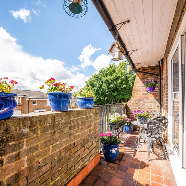 Heights Close
