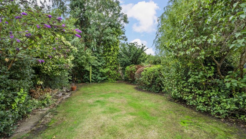 Kingston Road, Raynes Park, SW20