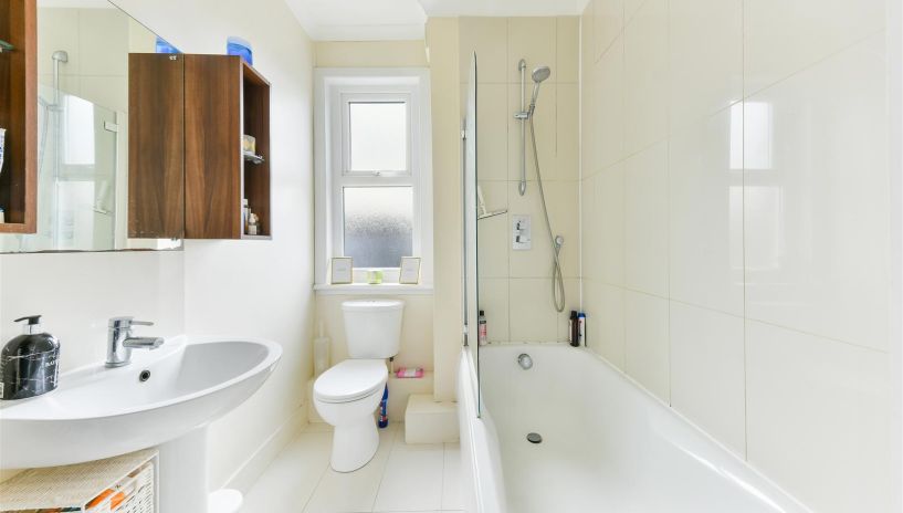 Chestnut Road, Raynes Park, SW20