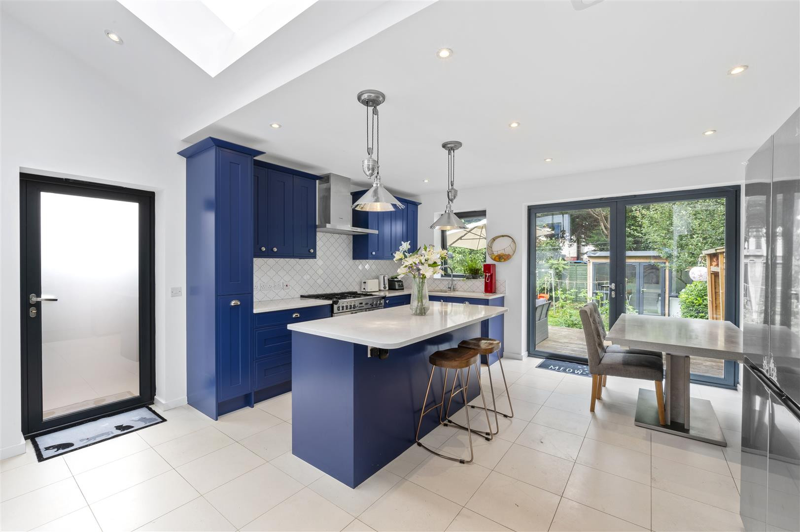 Laurel Road | 34731940