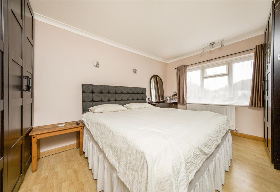 Holmsley Close, New Malden, KT3