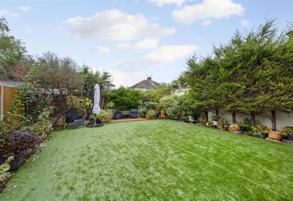 Holmsley Close, New Malden, KT3