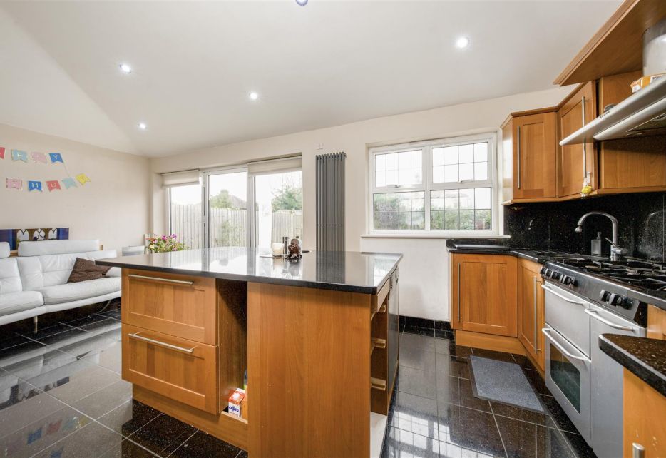 Holmsley Close, New Malden, KT3