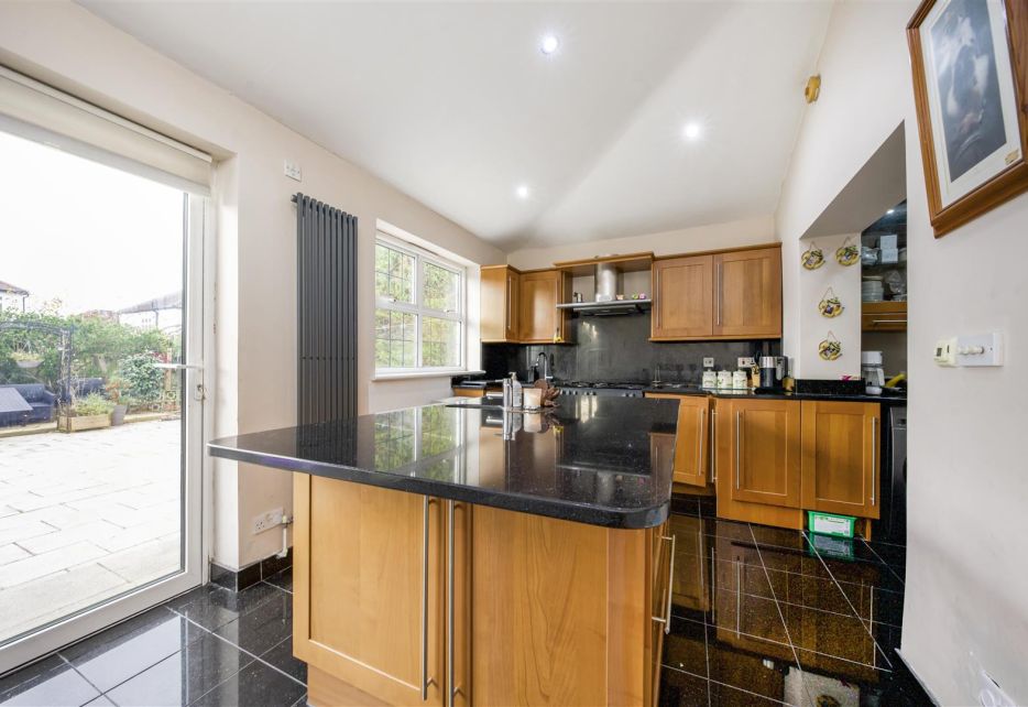 Holmsley Close, New Malden, KT3