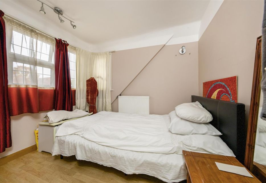 Holmsley Close, New Malden, KT3