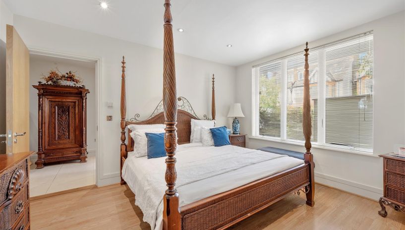 Home Park Road, London