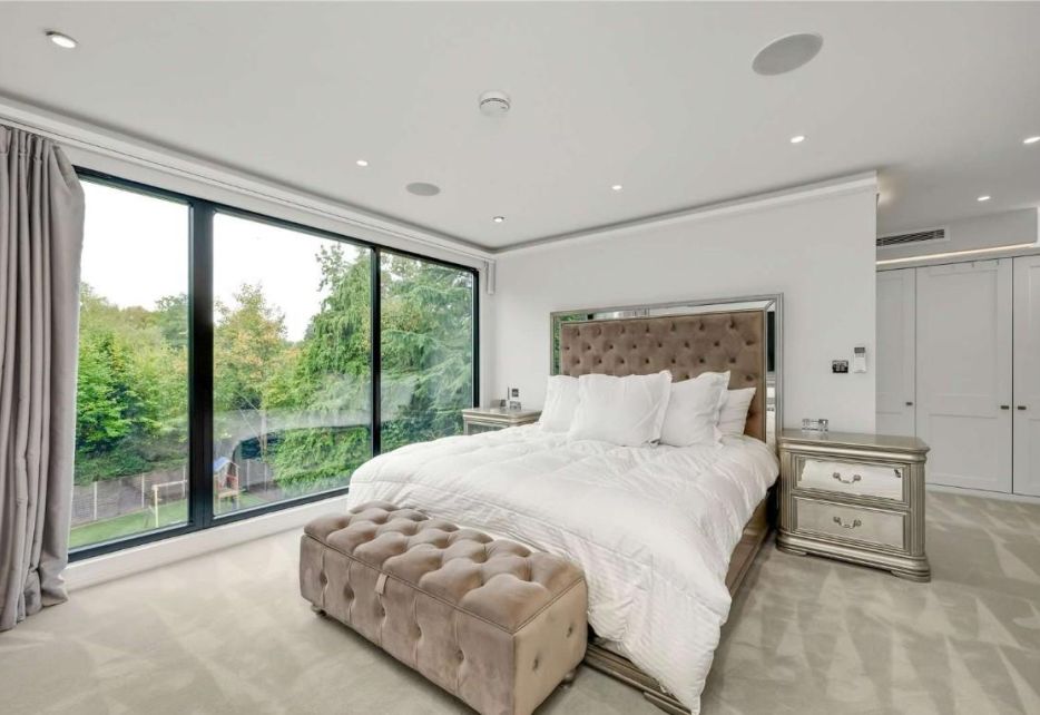 Byfleet Road, Cobham