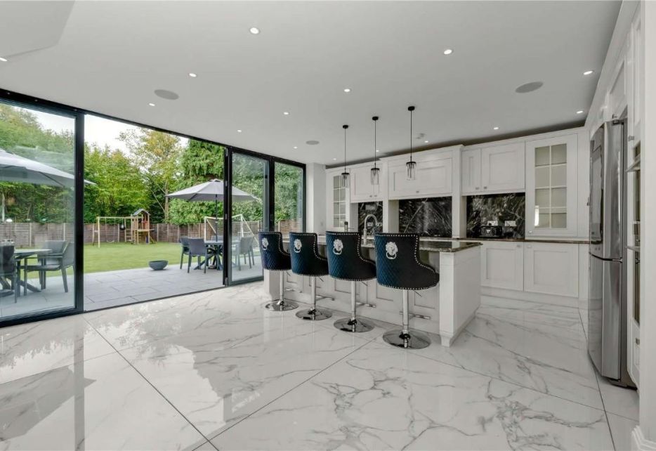 Byfleet Road, Cobham