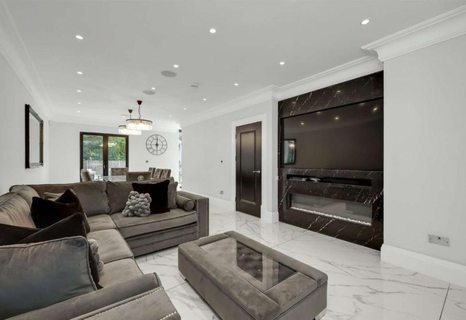 Byfleet Road, Cobham