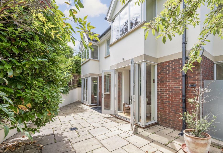 Home Park Road, London