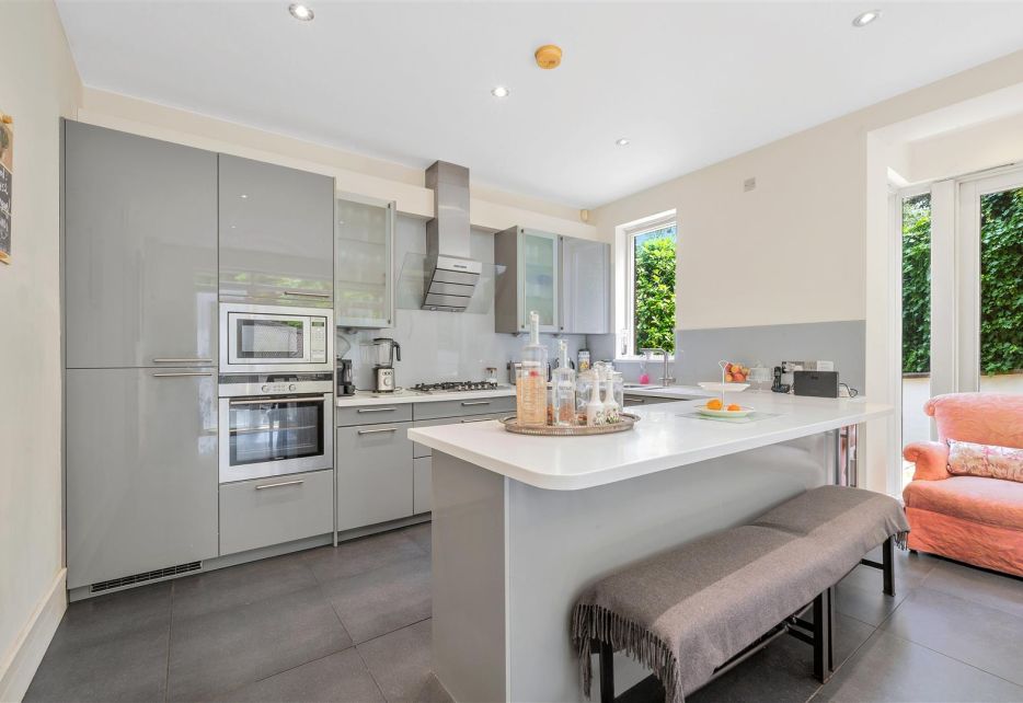Home Park Road, London