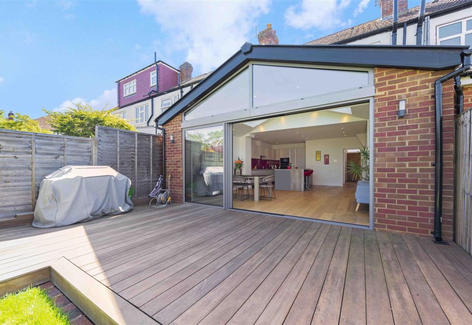 Meadow Close, Raynes Park, SW20