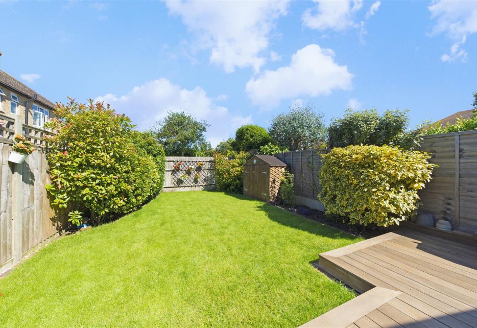 Meadow Close, Raynes Park, SW20