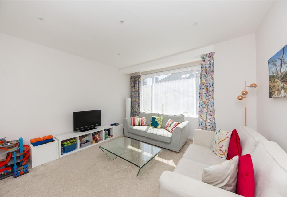 Meadow Close, Raynes Park, SW20
