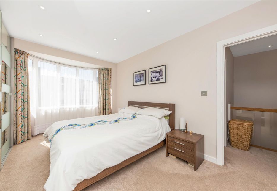 Meadow Close, Raynes Park, SW20