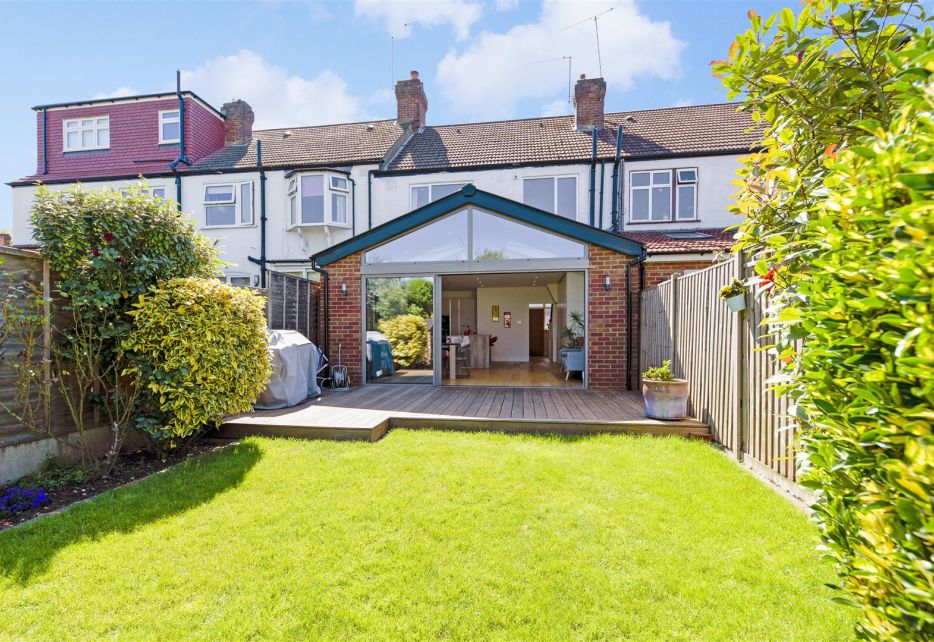 Meadow Close, Raynes Park, SW20