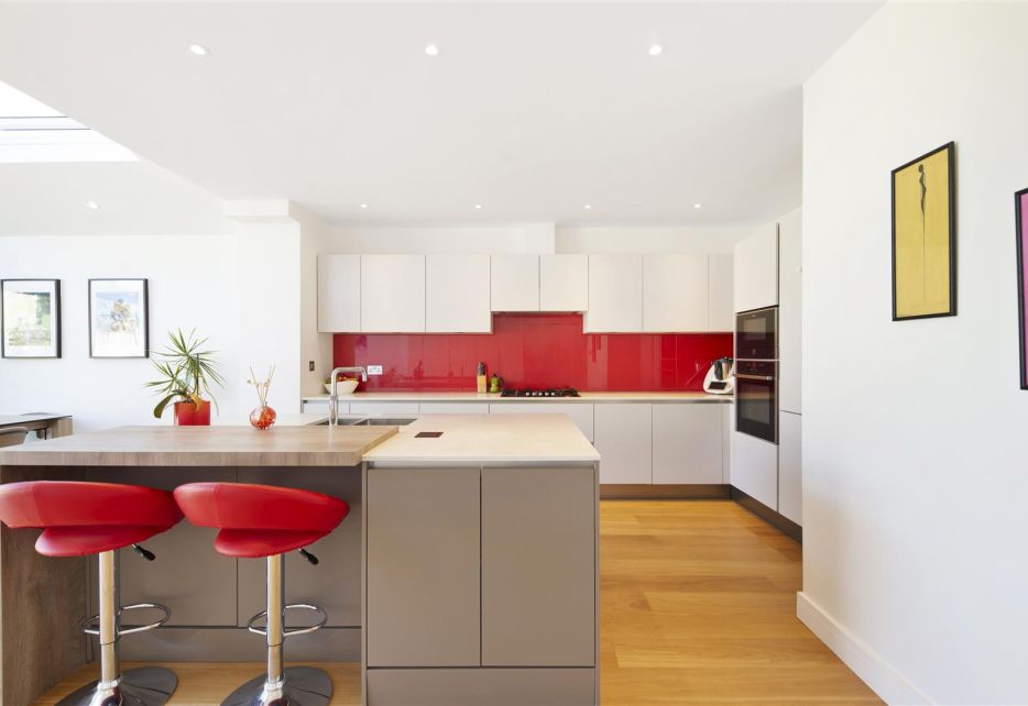 Meadow Close, Raynes Park, SW20