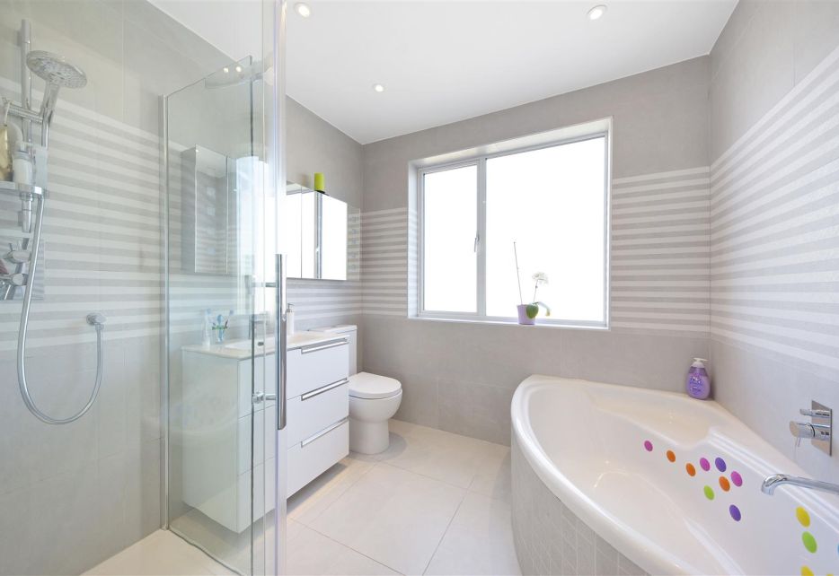 Meadow Close, Raynes Park, SW20