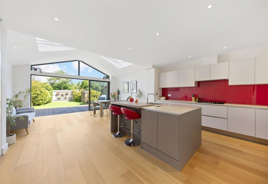 Meadow Close, Raynes Park, SW20