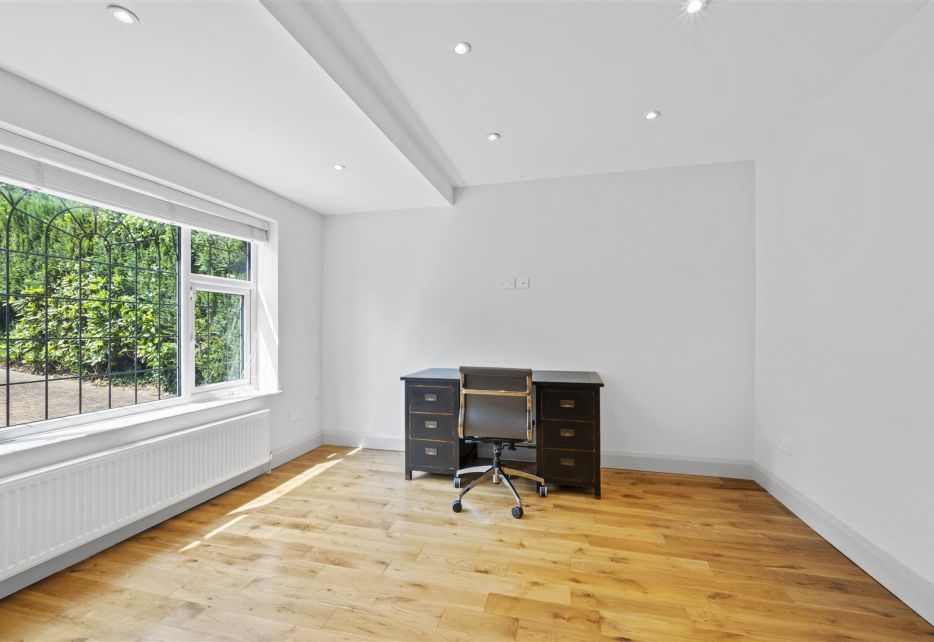 Ullswater Crescent, Kingston Vale, SW15