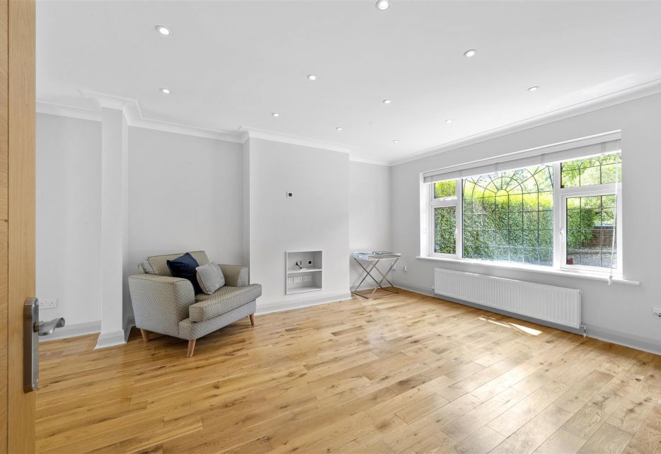 Ullswater Crescent, Kingston Vale, SW15