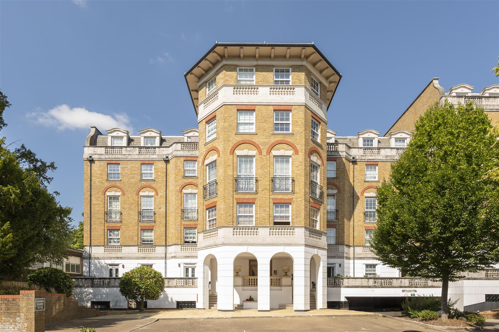 Chapman Square | 34866627