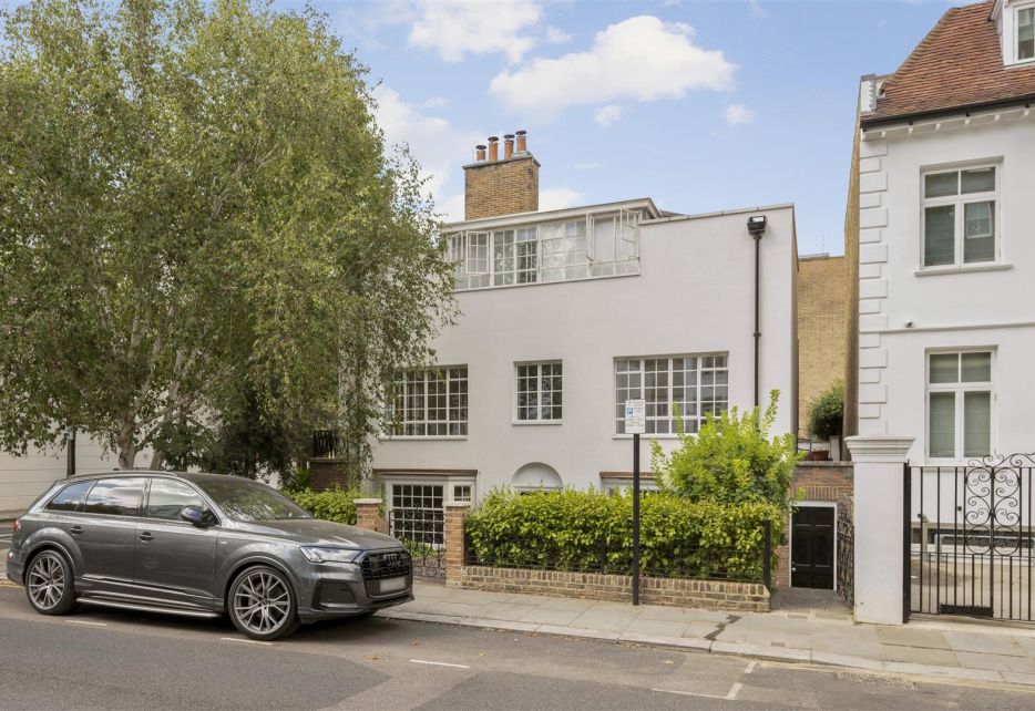 Victoria Road, London