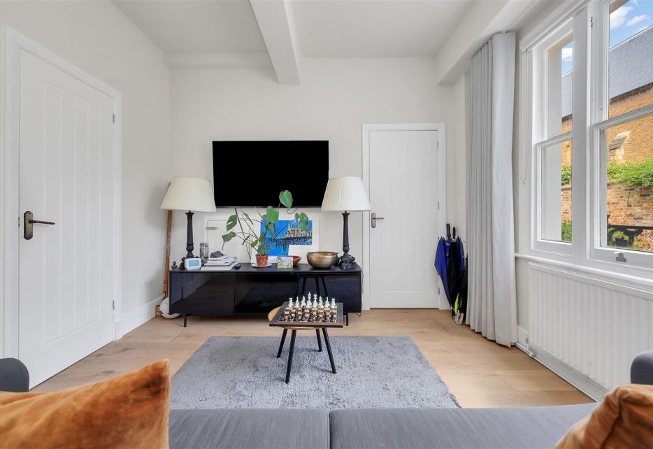 Kynance Mews, South Kensington, SW7