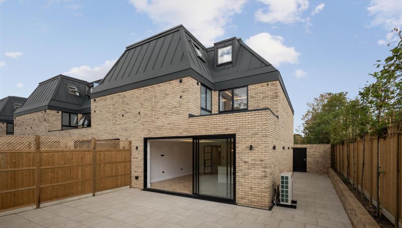 Winston Close, Haynt Walk, Raynes Park