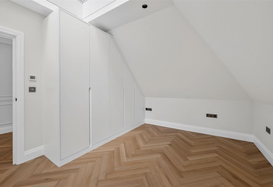 Winston Close, Haynt Walk, Raynes Park