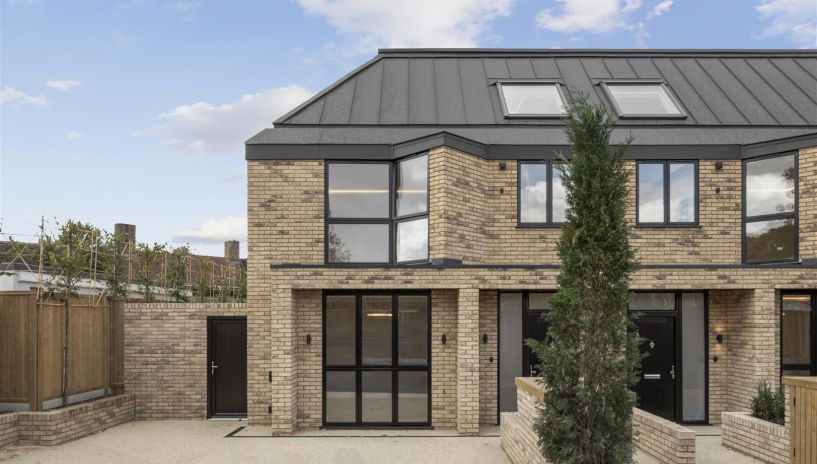 Winston Close, Haynt Walk, Raynes Park