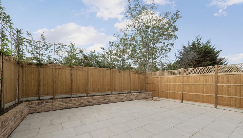 Winston Close, Haynt Walk, Raynes Park