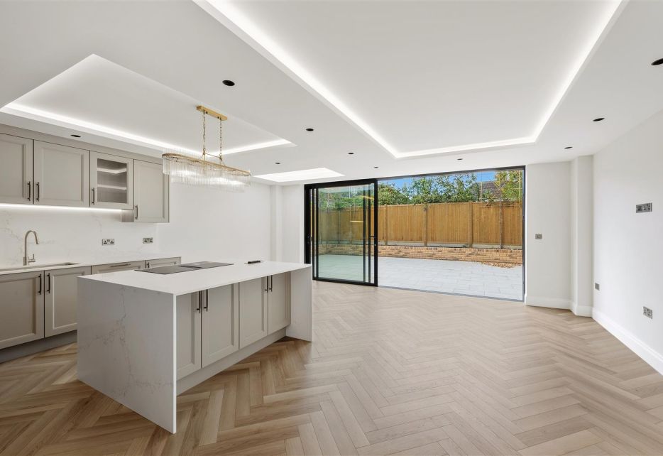 Winston Close, Haynt Walk, Raynes Park