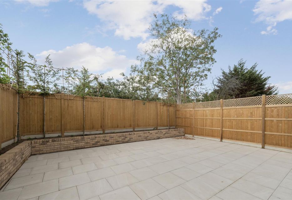 Winston Close, Haynt Walk, Raynes Park