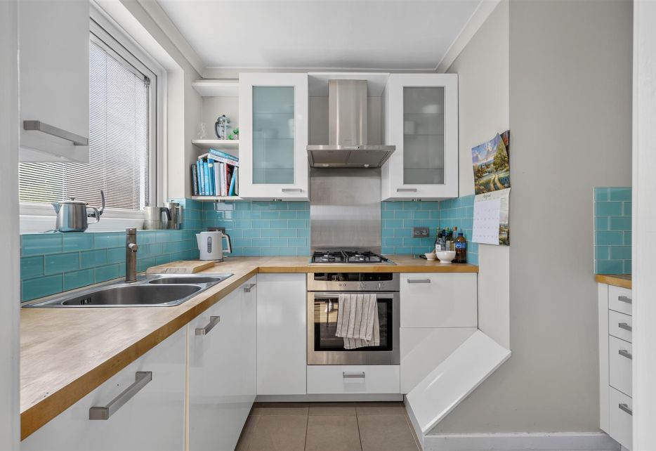 Savona Close, London