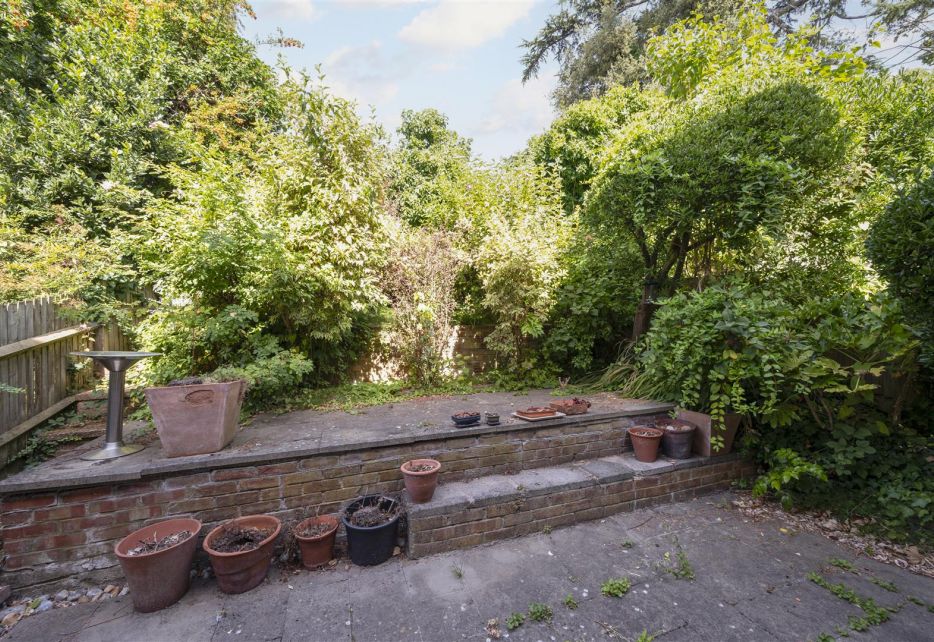 Savona Close, London