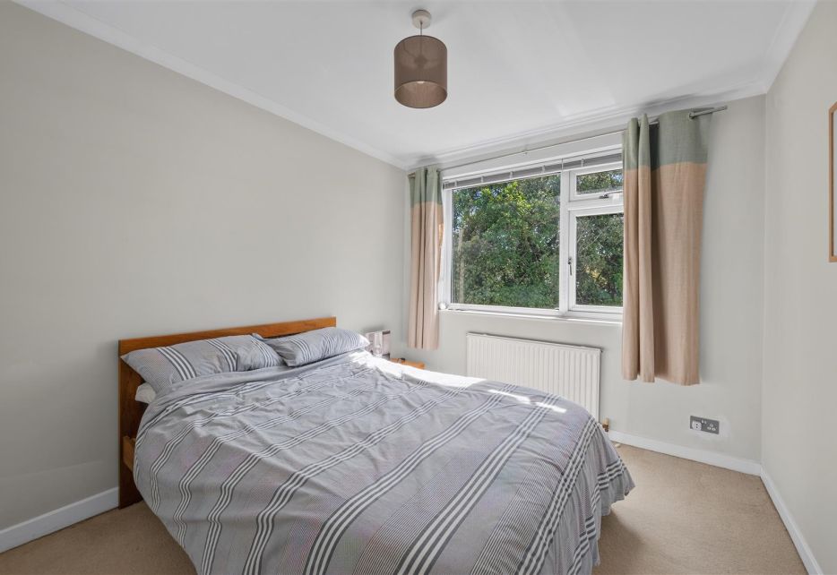 Savona Close, London