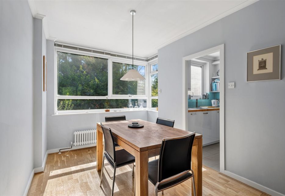 Savona Close, London
