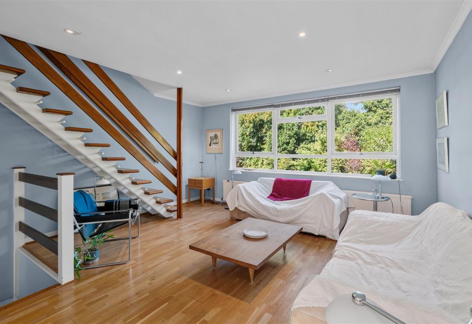Savona Close, London