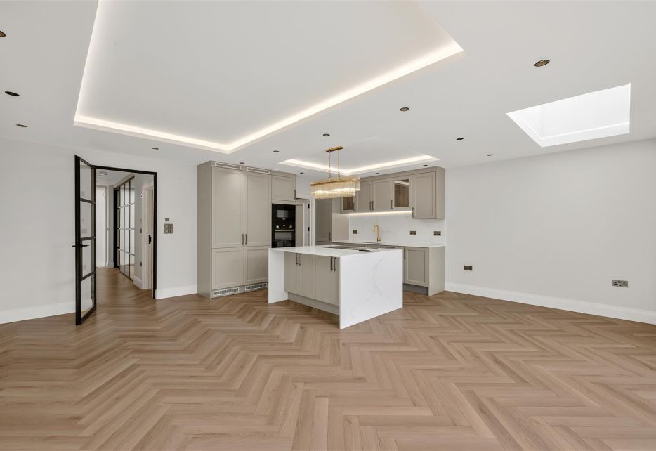 Winston Close, Haynt Walk, Raynes Park, SW20