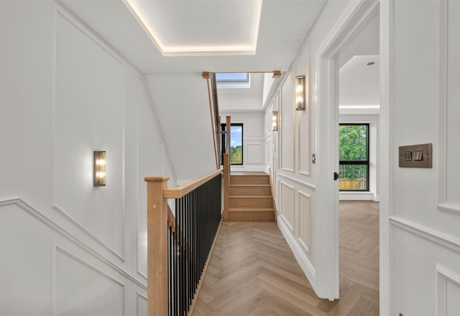 Winston Close, Haynt Walk, Raynes Park, SW20