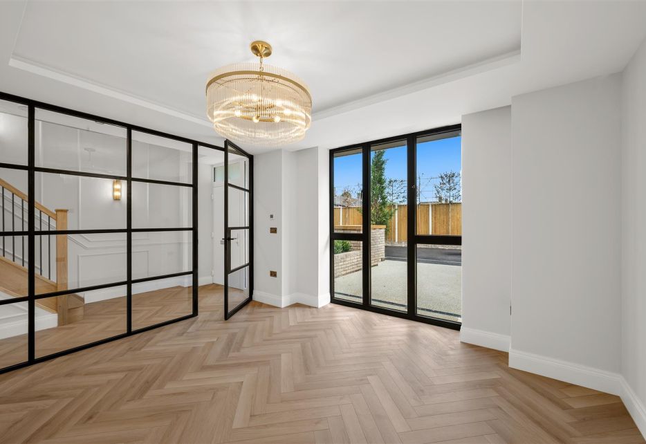 Winston Close, Haynt Walk, Raynes Park, SW20