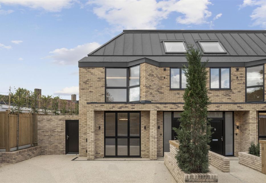 Winston Close, Haynt Walk, Raynes Park, SW20