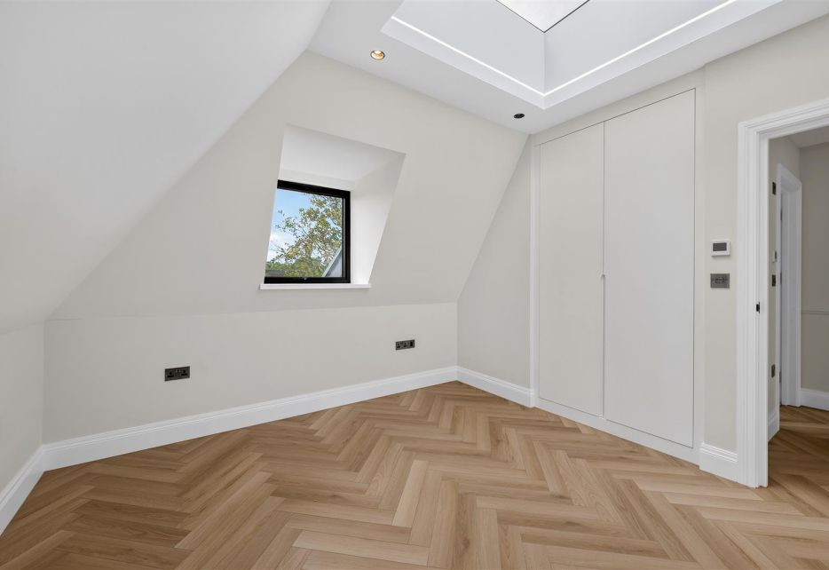 Winston Close, Haynt Walk, Raynes Park, SW20