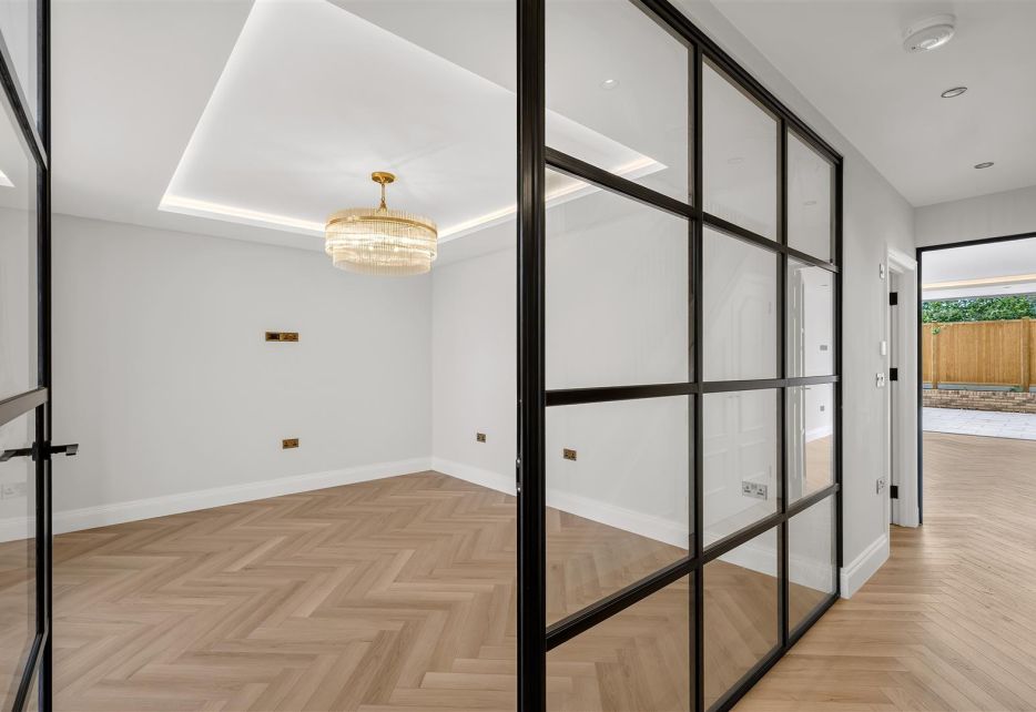Winston Close, Haynt Walk, Raynes Park, SW20