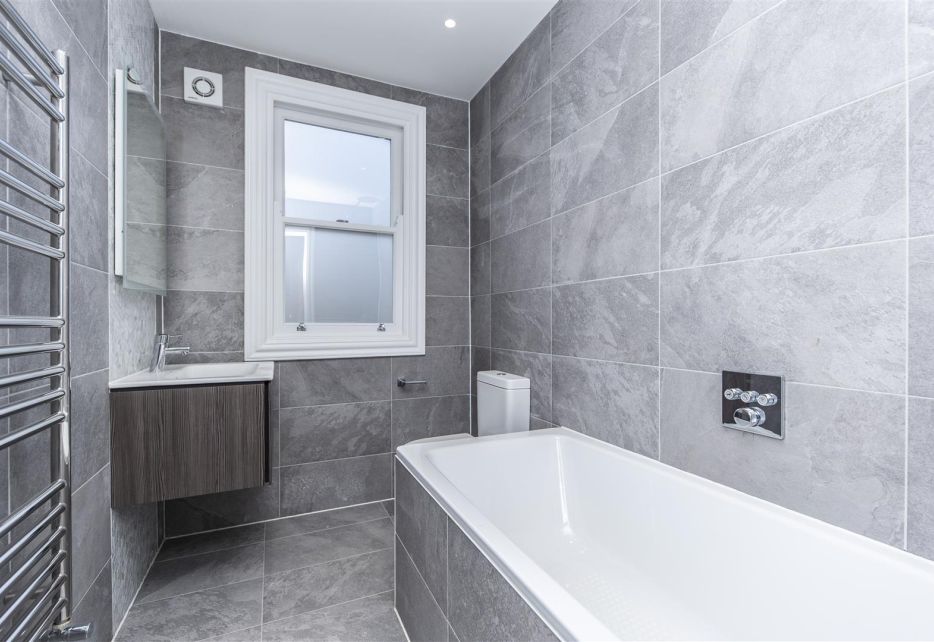 Sandringham Avenue, Wimbledon Chase, SW20